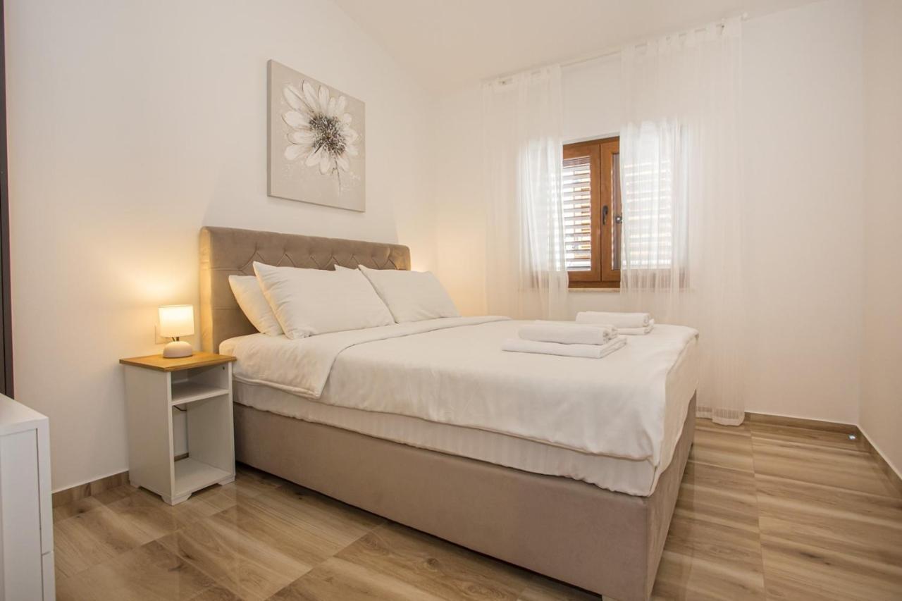 Holiday Home Camellia Porec Exterior photo